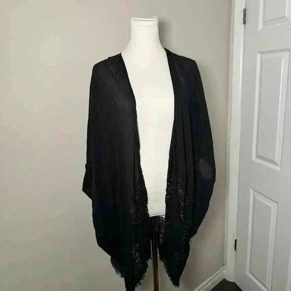 Roots boho lightweight shawl OS - Picture 2 of 5